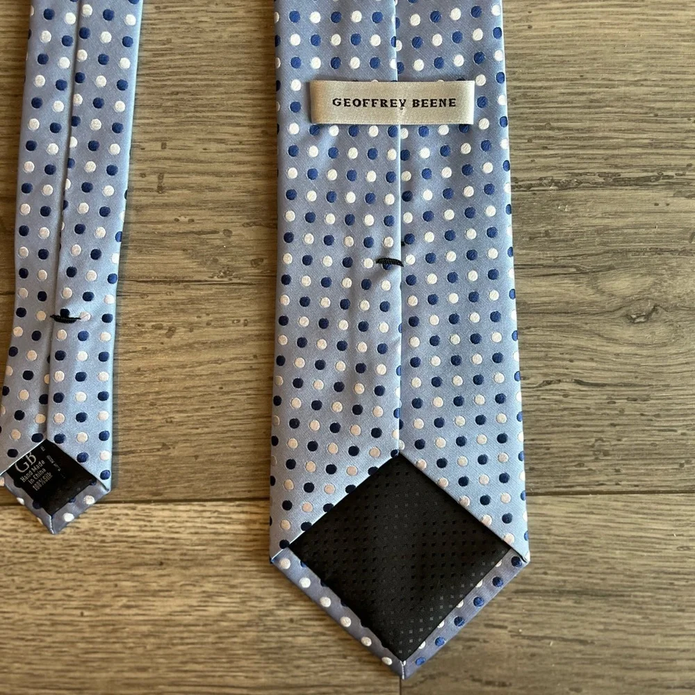 Geoffrey Beene Men’s Neck Tie Polka Dot Print Blue Silk Workwear Dressy Formal